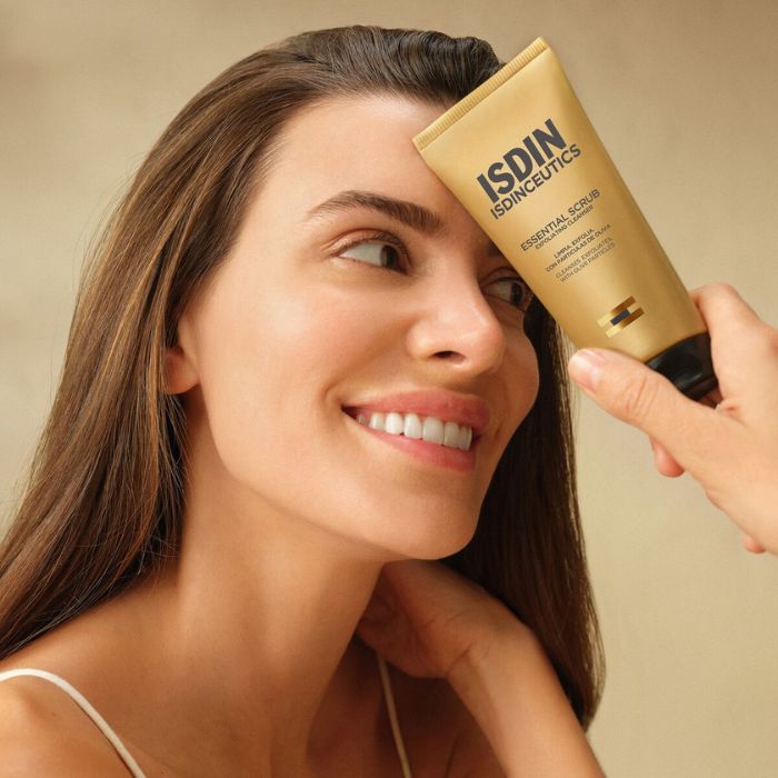 Isdin Isdinceutics Essential Scrub, Gel Detergente Esfoliante,  100g
